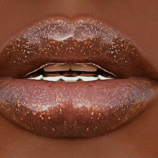 Z BEAUTI - LUSCIOUS CREAM COLOR, FULLER LOOKING LIPS, INTENSE SHINE. LusterZ Lip Gloss will instantly make your lips smooth and fuller looking. High Intensity Pigment Buildable Formula Non Sticky Beautiful Shine Nourishing and Moisturizing